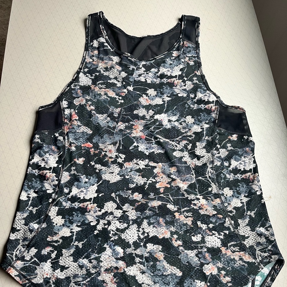 Lululemon tank top